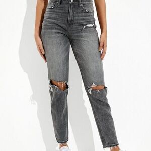 AMERICAN EAGLE MOM JEANS